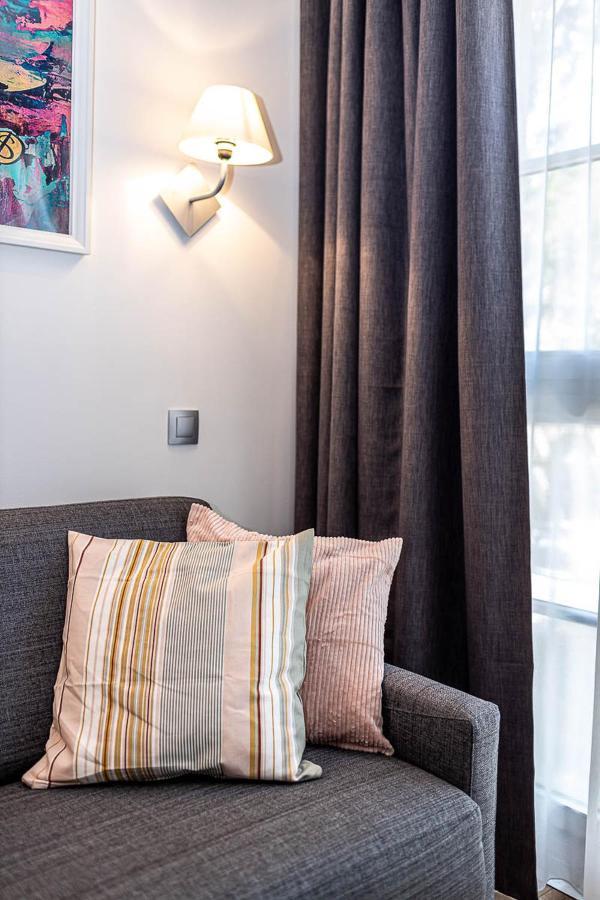 Disneyland Appartements Familial Avec Piscine Interieur Chauffe, Parking Gratuit A 5 Minutes Des Parcs Serris Exterior foto